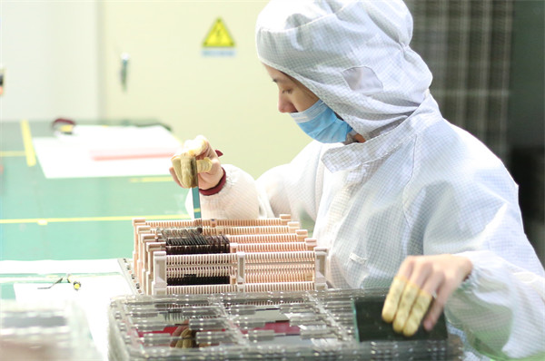 超越视觉的极致体验：7寸高清电容触摸显示屏的魅力